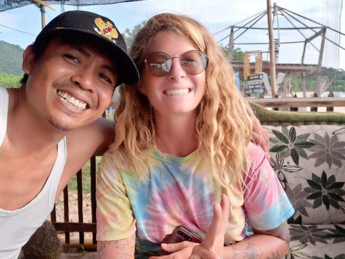Boneputeh Homestay Taliwang エクステリア 写真