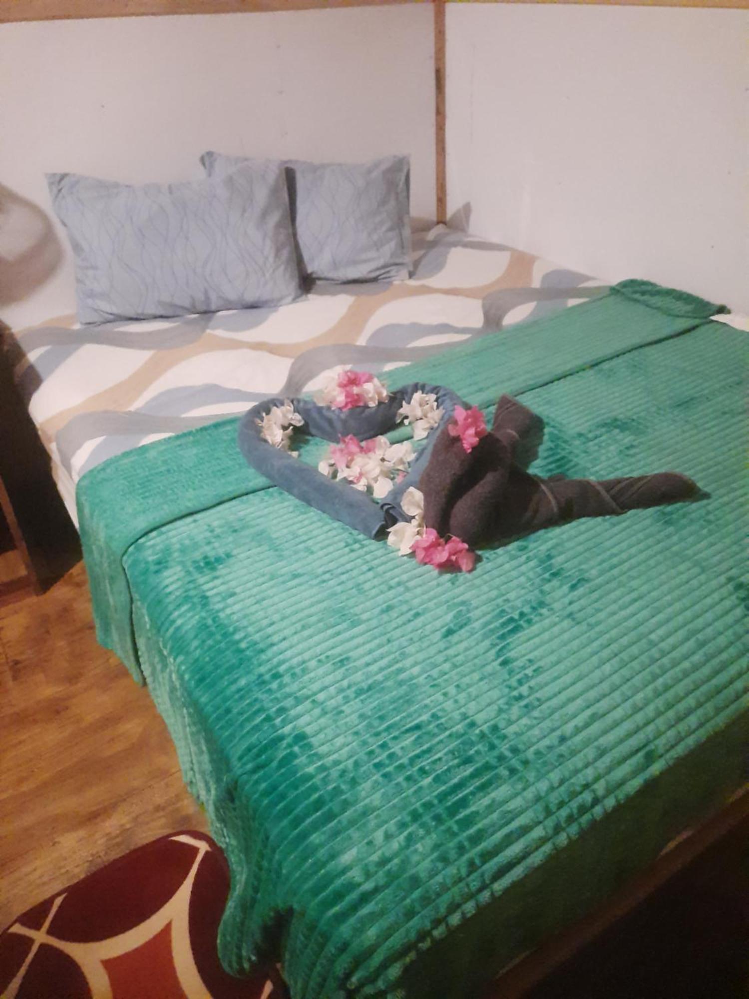 Boneputeh Homestay Taliwang エクステリア 写真