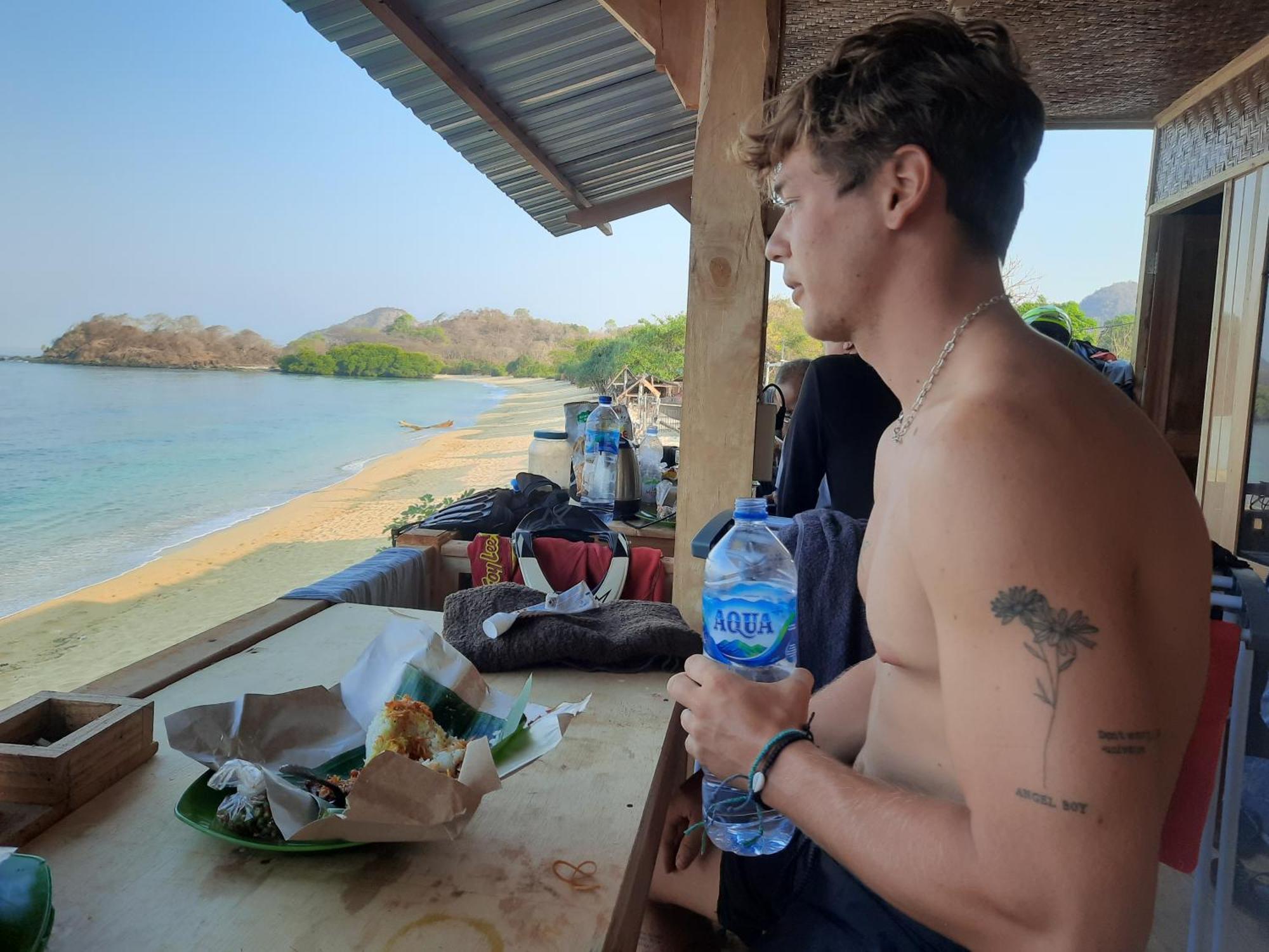 Boneputeh Homestay Taliwang エクステリア 写真