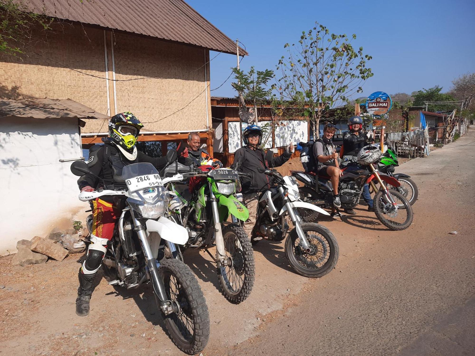 Boneputeh Homestay Taliwang エクステリア 写真