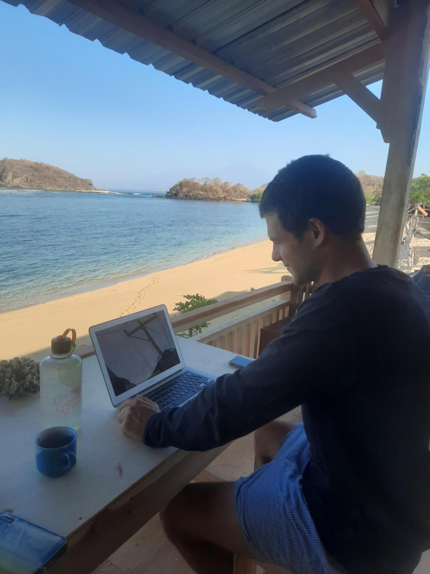 Boneputeh Homestay Taliwang エクステリア 写真