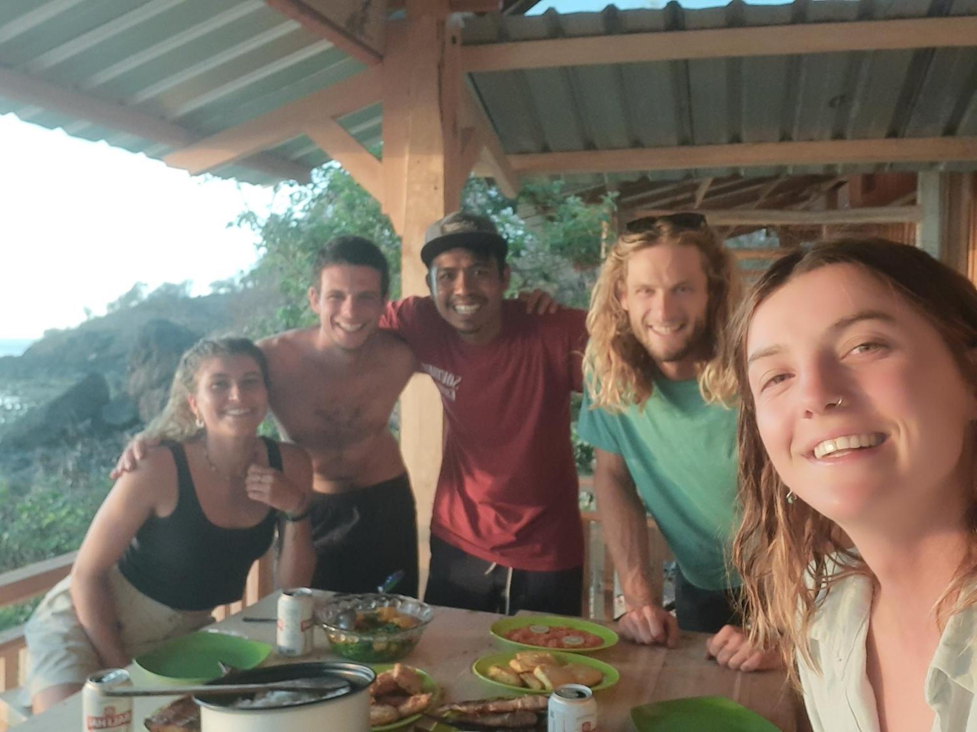 Boneputeh Homestay Taliwang エクステリア 写真