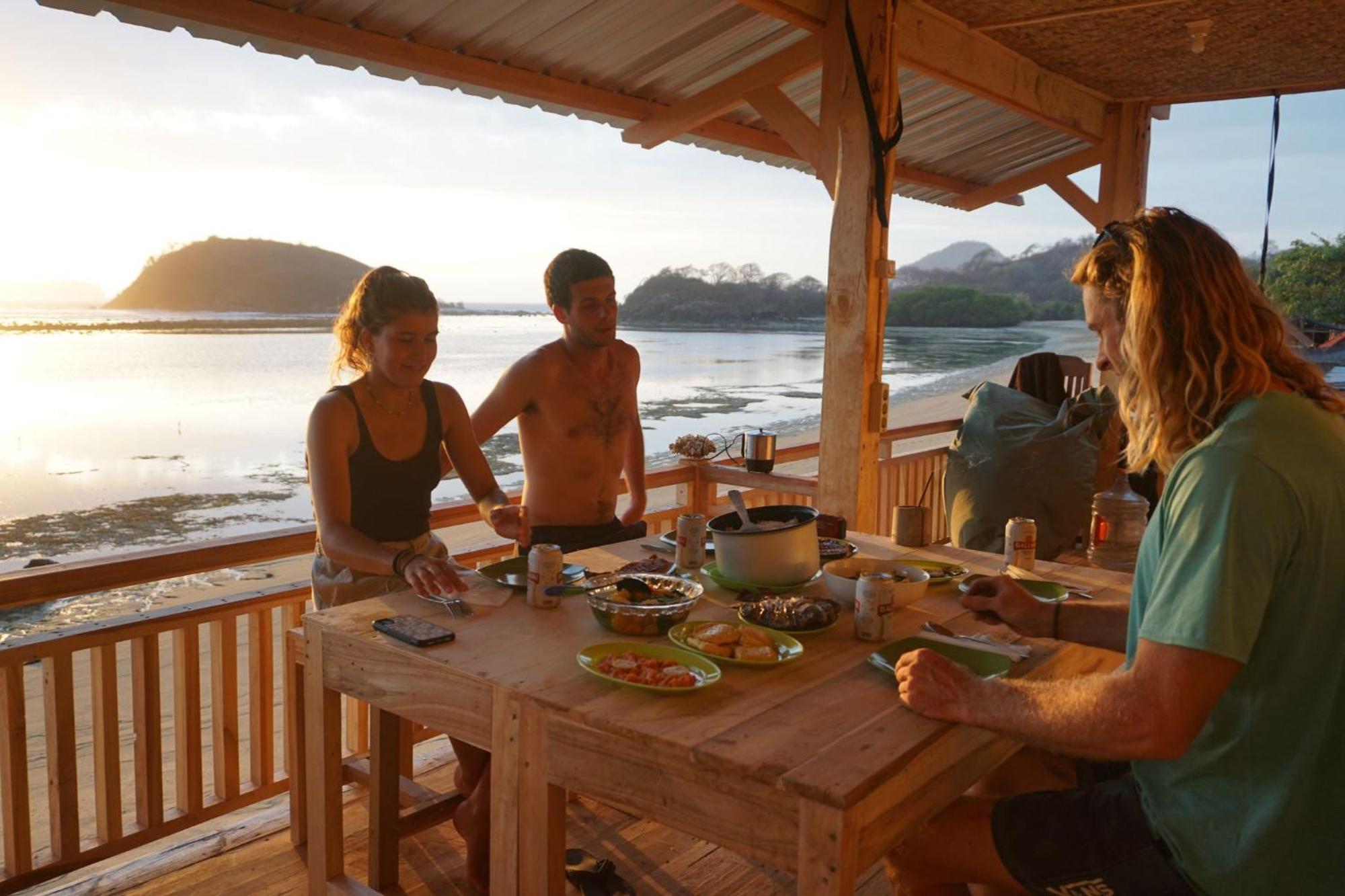 Boneputeh Homestay Taliwang 部屋 写真