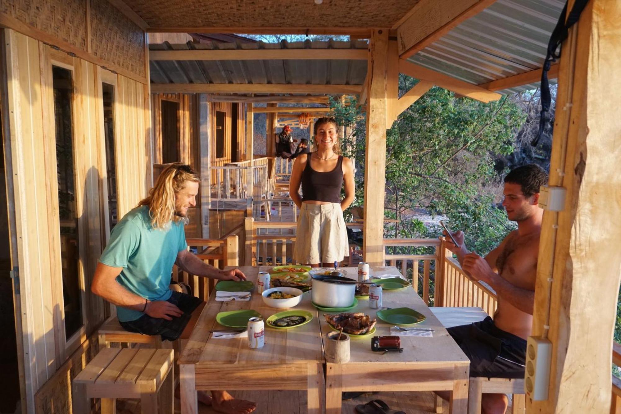Boneputeh Homestay Taliwang 部屋 写真