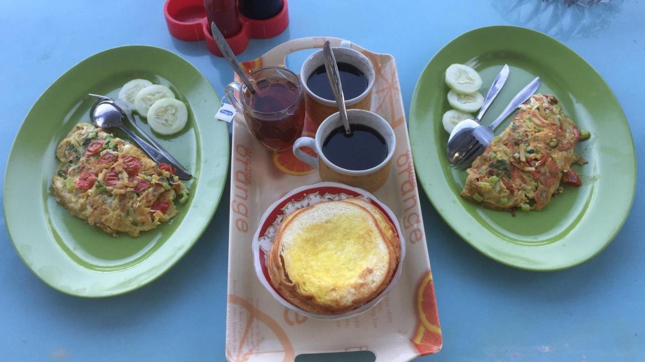 Boneputeh Homestay Taliwang エクステリア 写真